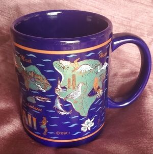 This is a blue ceramic souvenir mug featuring a map of the Hawaiian